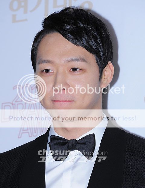 [30.12.12][Pics] Yoochun - MBC Drama Awards  2012123101029_20_zps926c7921
